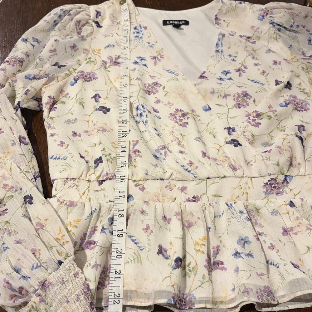 Express long sleeve women’s size medium blouse. - Picture 12 of 13